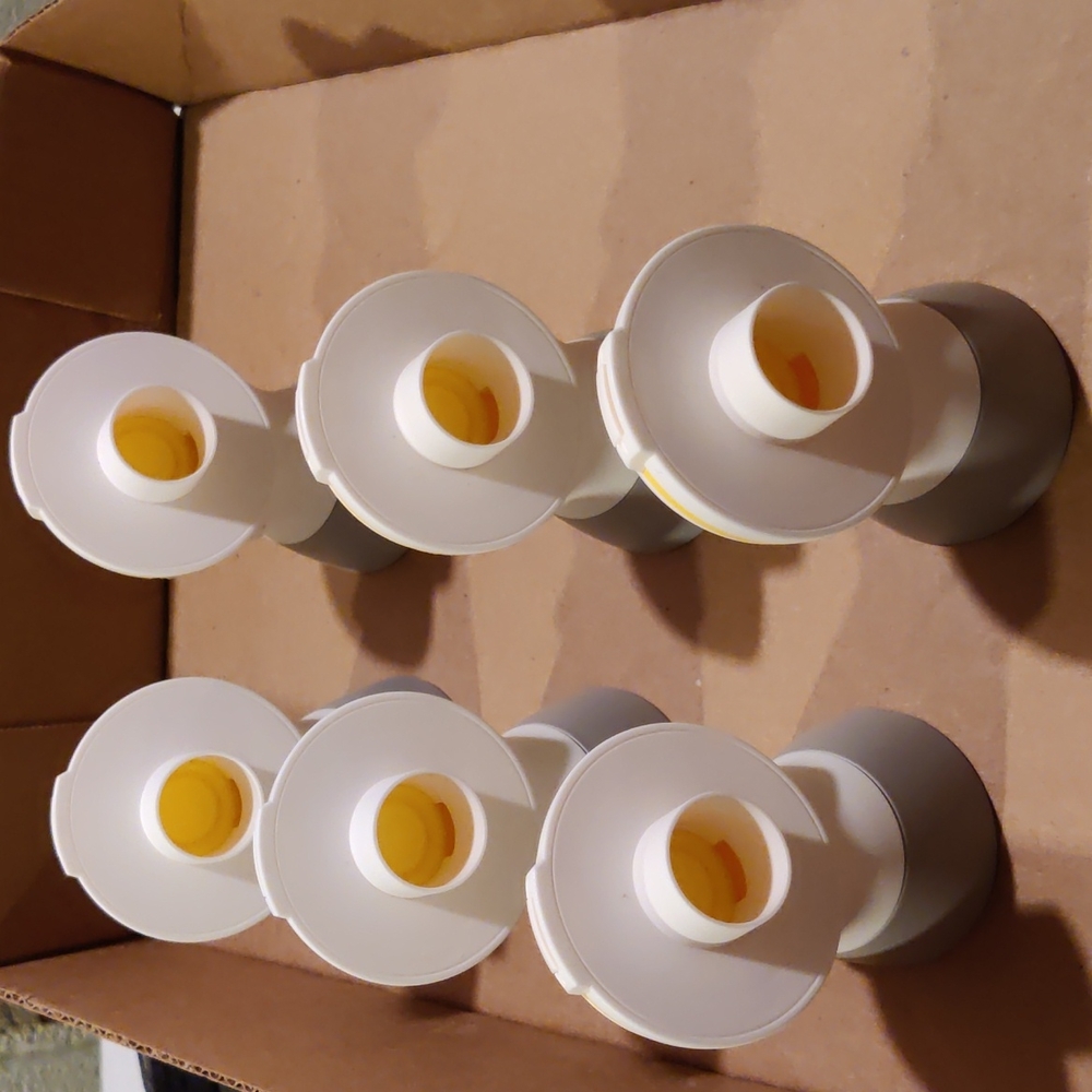 Medela connectors with membranes